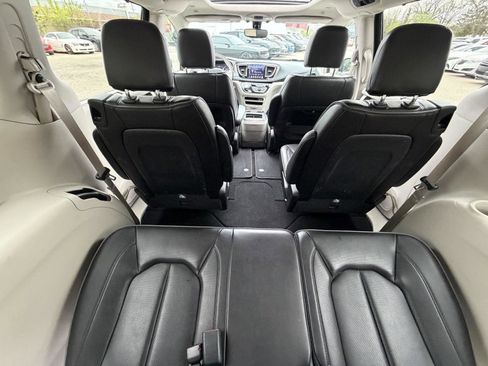 Used 2019 Chrysler Pacifica Limited FWD image 26