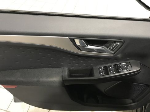 Used 2020 Ford Escape SE image 24