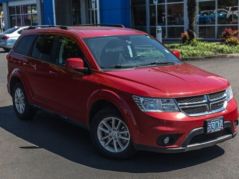 Used 2017 Dodge Journey SXT w/ Safe & Sound Group FWD image 2