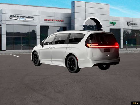 New 2027 Chrysler Pacifica Limited AWD/4WD image 4