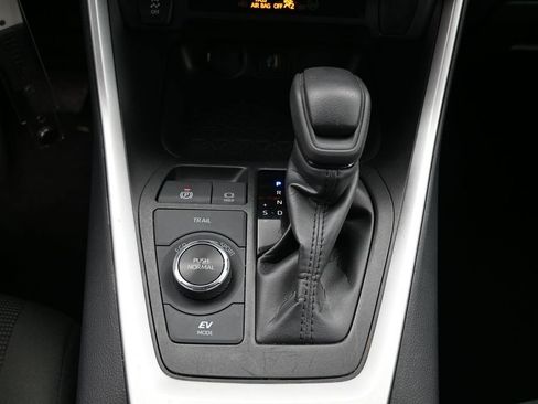 Certified 2025 Toyota RAV4 LE AWD/4WD image 24