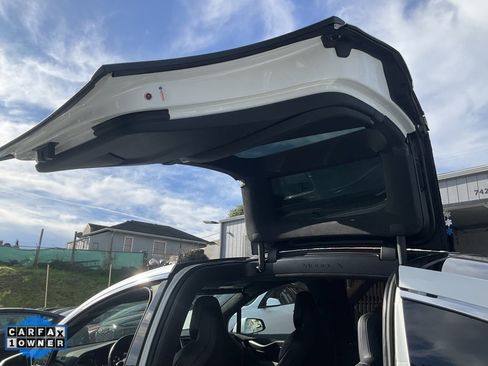 Used 2017 Tesla Model X 75D image 38