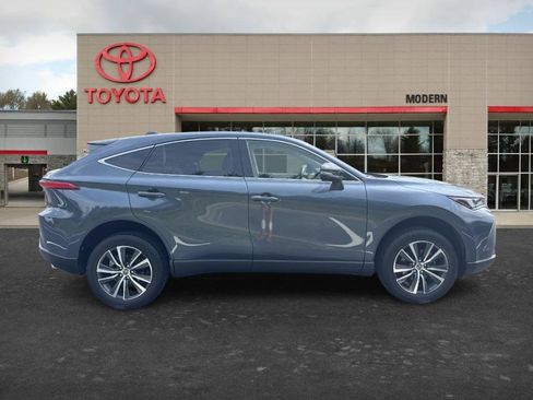 Used 2022 Toyota Venza LE AWD/4WD image 7