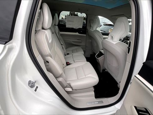 New 2025 Volvo EX90 Plus w/ Protection Package Premier image 27