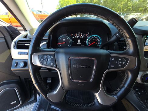 Used 2020 GMC Yukon Denali w/ Denali Premium Package AWD/4WD image 17