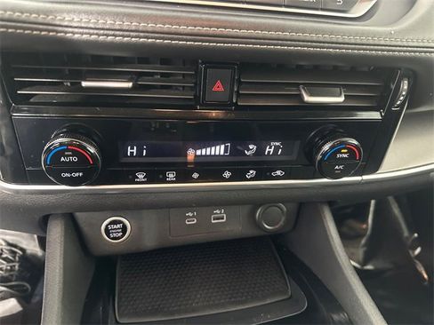 Used 2021 Nissan Rogue SV image 30