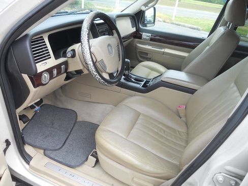 Used 2005 Lincoln Aviator AWD image 15