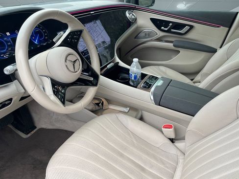 Used 2023 Mercedes-Benz EQS 580 4MATIC Sedan image 3