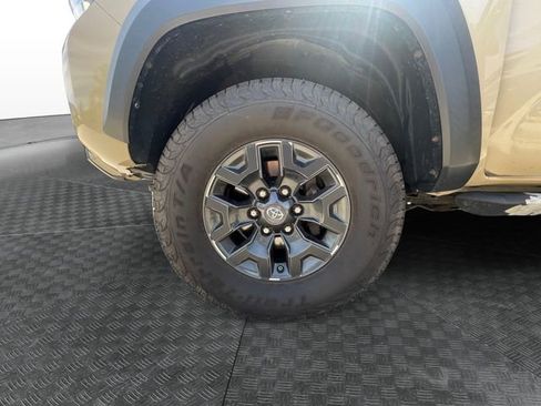 Used 2017 Toyota Tacoma TRD Off-Road w/ Tow Package AWD/4WD image 13