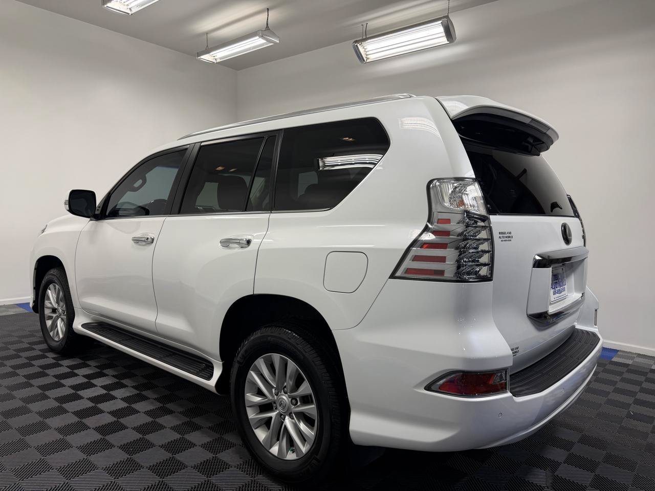 Used 2021 Lexus GX 460 Premium w/ Premium Plus Package AWD/4WD image 11