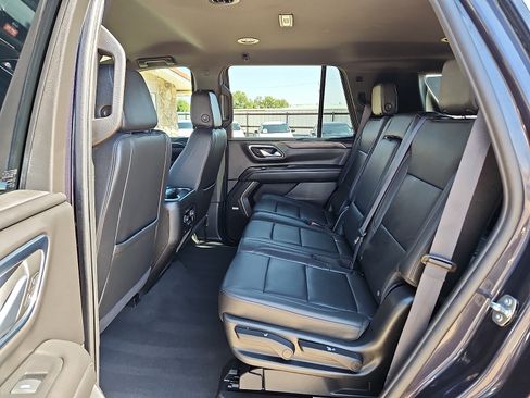 Used 2024 Chevrolet Tahoe LT RWD image 9