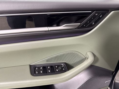 New 2026 Porsche Macan 4 Electric AWD/4WD image 34
