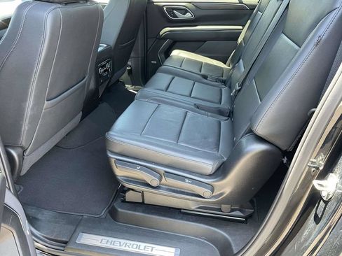 Used 2024 Chevrolet Suburban LT RWD image 10