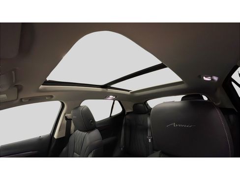 Used 2023 Buick Envision Avenir image 15