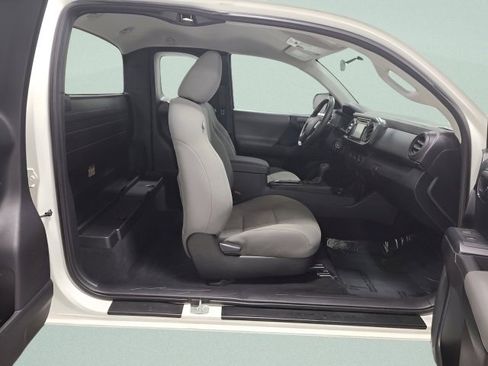 Used 2016 Toyota Tacoma SR RWD image 17