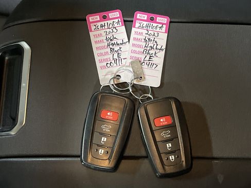 Used 2023 Toyota Highlander LE image 26