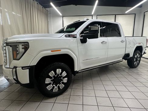 Used 2025 GMC Sierra 3500 Denali w/ Denali Reserve Package image 14