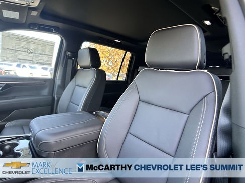 New 2026 Chevrolet Suburban Premier image 23