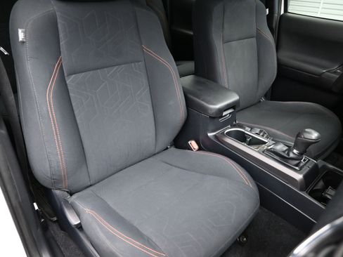 Used 2020 Toyota Tacoma TRD Off-Road image 40