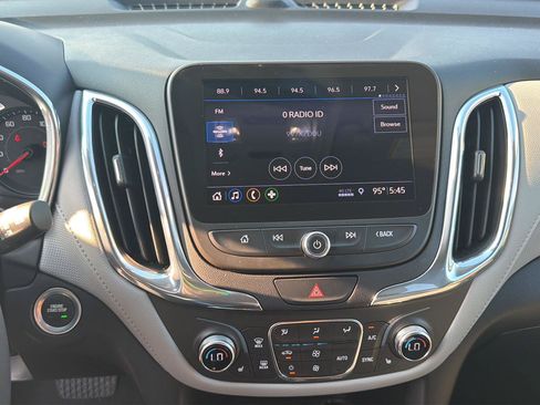 Used 2019 Chevrolet Equinox Premier FWD image 16