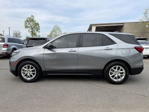 Used 2023 Chevrolet Equinox LS FWD image 2