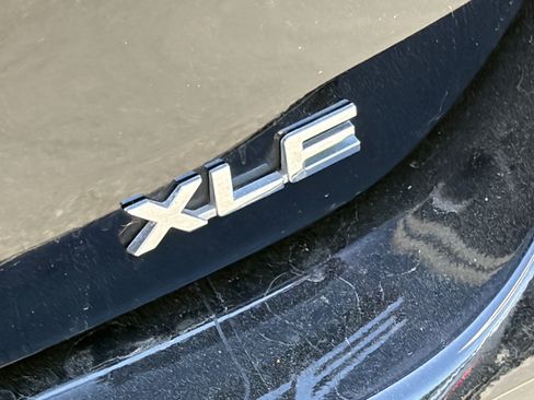 Used 2022 Toyota Highlander XLE FWD image 5