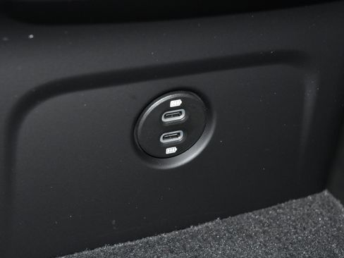 New 2026 Porsche Macan image 22