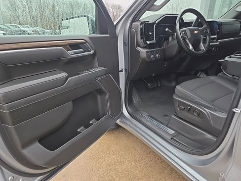 Used 2025 Chevrolet Silverado 1500 LT AWD/4WD image 39