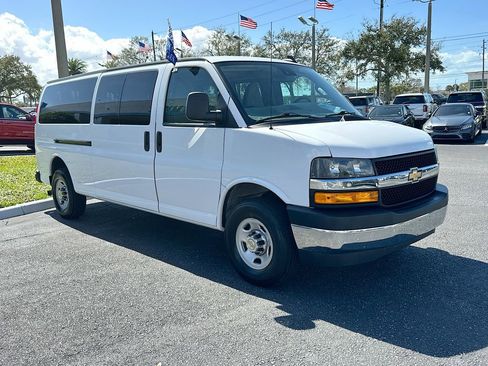 Certified 2024 Chevrolet Express 3500 LT w/ LT Preferred Equipment Group RWD image 3