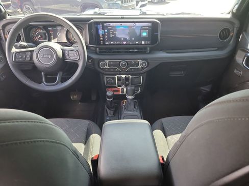 Used 2025 Jeep Gladiator Mojave AWD/4WD image 14