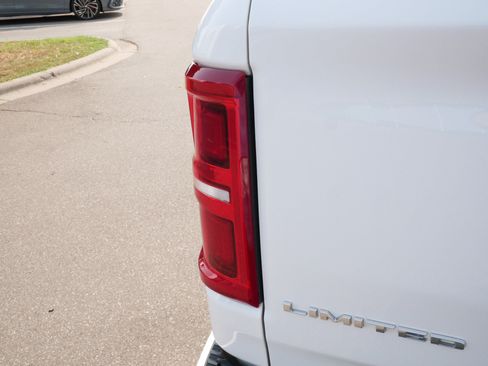 Used 2025 RAM 1500 Limited AWD/4WD image 17