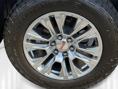 Used 2024 GMC Sierra 1500 Denali w/ Technology Package AWD/4WD image 10