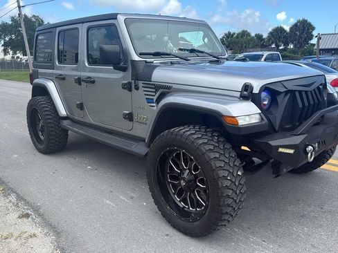 Used 2020 Jeep Wrangler Unlimited Sahara AWD/4WD image 3