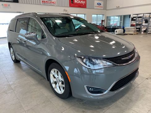 Used 2020 Chrysler Pacifica Limited image 7