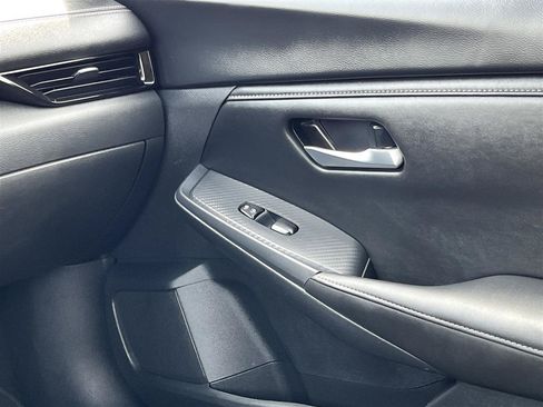 Used 2025 Nissan Sentra SV FWD image 19