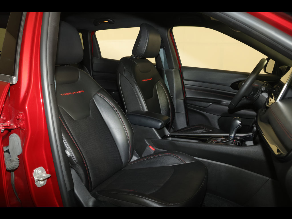 Used 2025 Jeep Compass Trailhawk AWD/4WD image 27