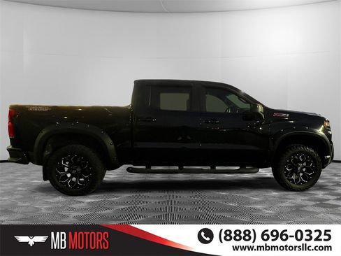 Used 2021 Chevrolet Silverado 1500 LT Trail Boss w/ Convenience Package II image 2