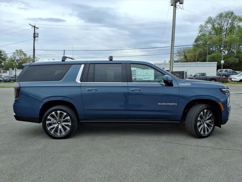 New 2026 Chevrolet Suburban High Country AWD/4WD image 3
