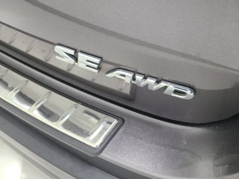 Used 2019 Toyota Highlander SE AWD/4WD image 8