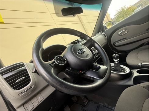 Used 2015 Kia Soul image 18