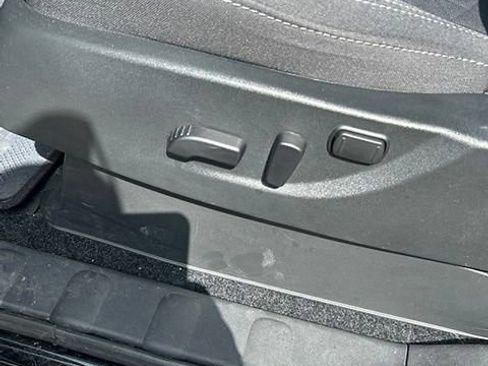 Used 2025 Nissan Frontier SV RWD image 11