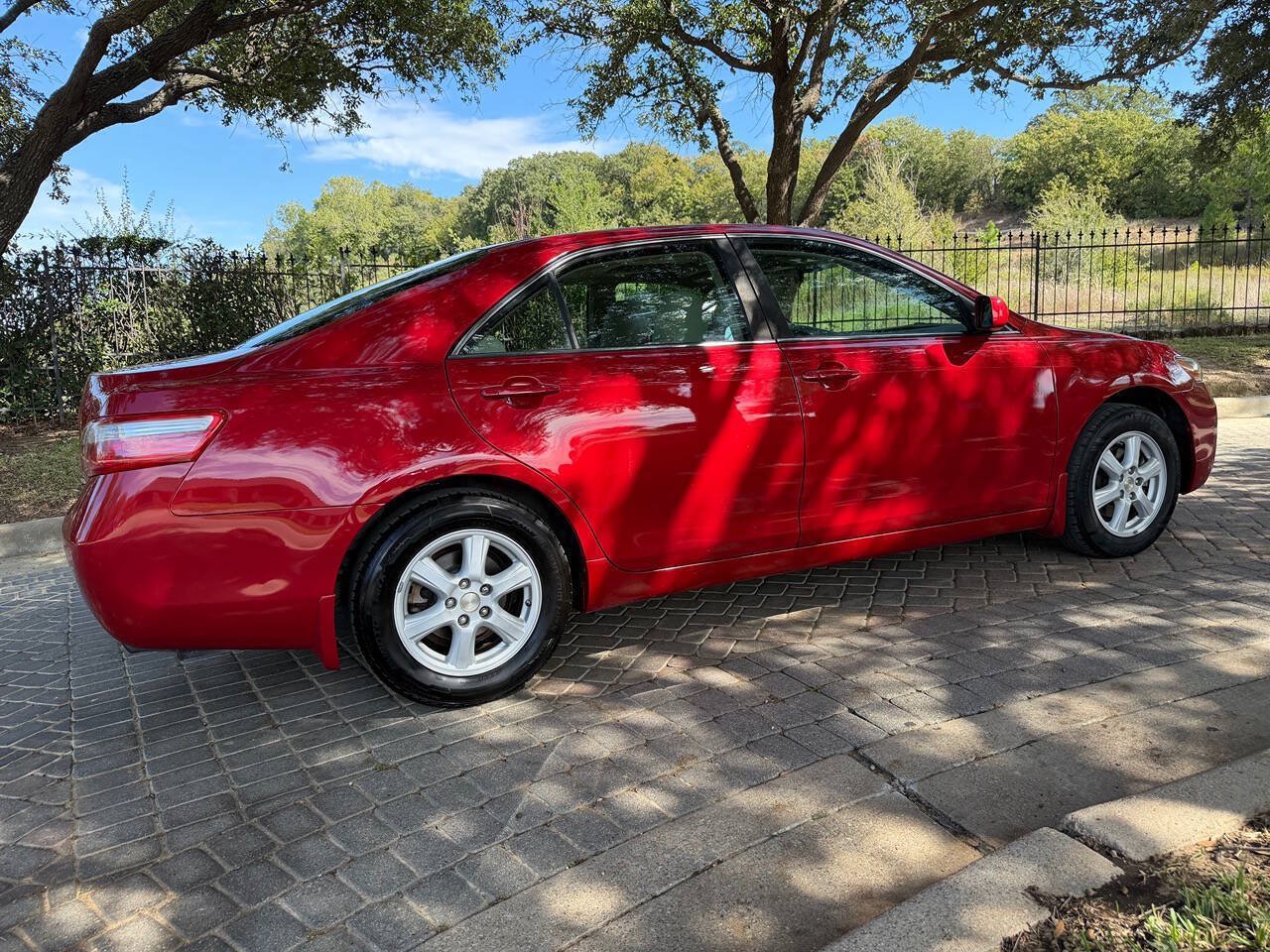Used 2009 Toyota Camry LE FWD image 3
