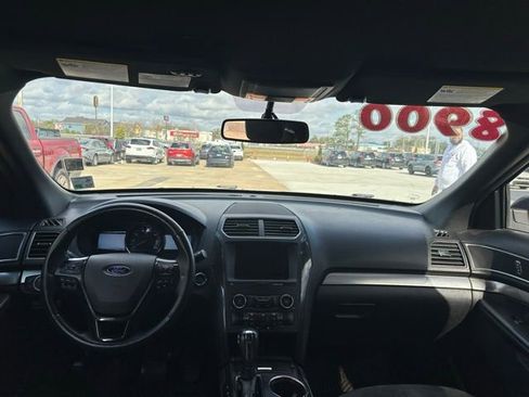 Used 2019 Ford Explorer XLT w/ Equipment Group 202A image 11