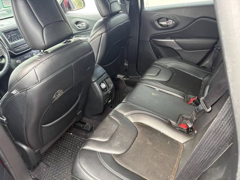 Used 2019 Jeep Cherokee Latitude Plus w/ Comfort/Convenience Group FWD image 7