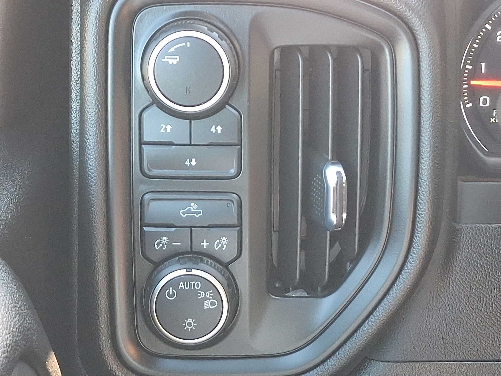 Used 2023 Chevrolet Silverado 2500 Custom w/ Custom Convenience Package AWD/4WD image 25