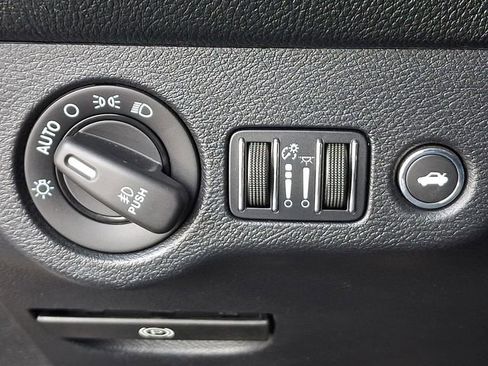 Used 2015 Dodge Challenger R/T Plus image 26