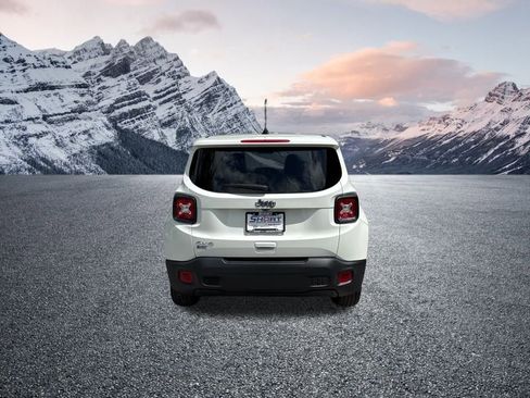 New 2023 Jeep Renegade Latitude image 4