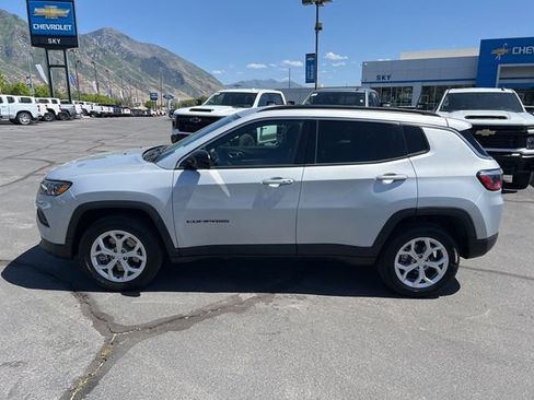 Used 2024 Jeep Compass Latitude AWD/4WD image 13