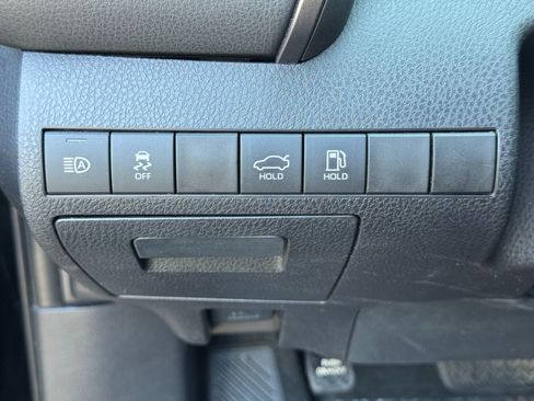 Used 2020 Toyota Camry SE FWD image 16