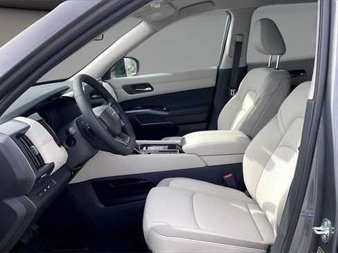 New 2026 Nissan Pathfinder SL image 7
